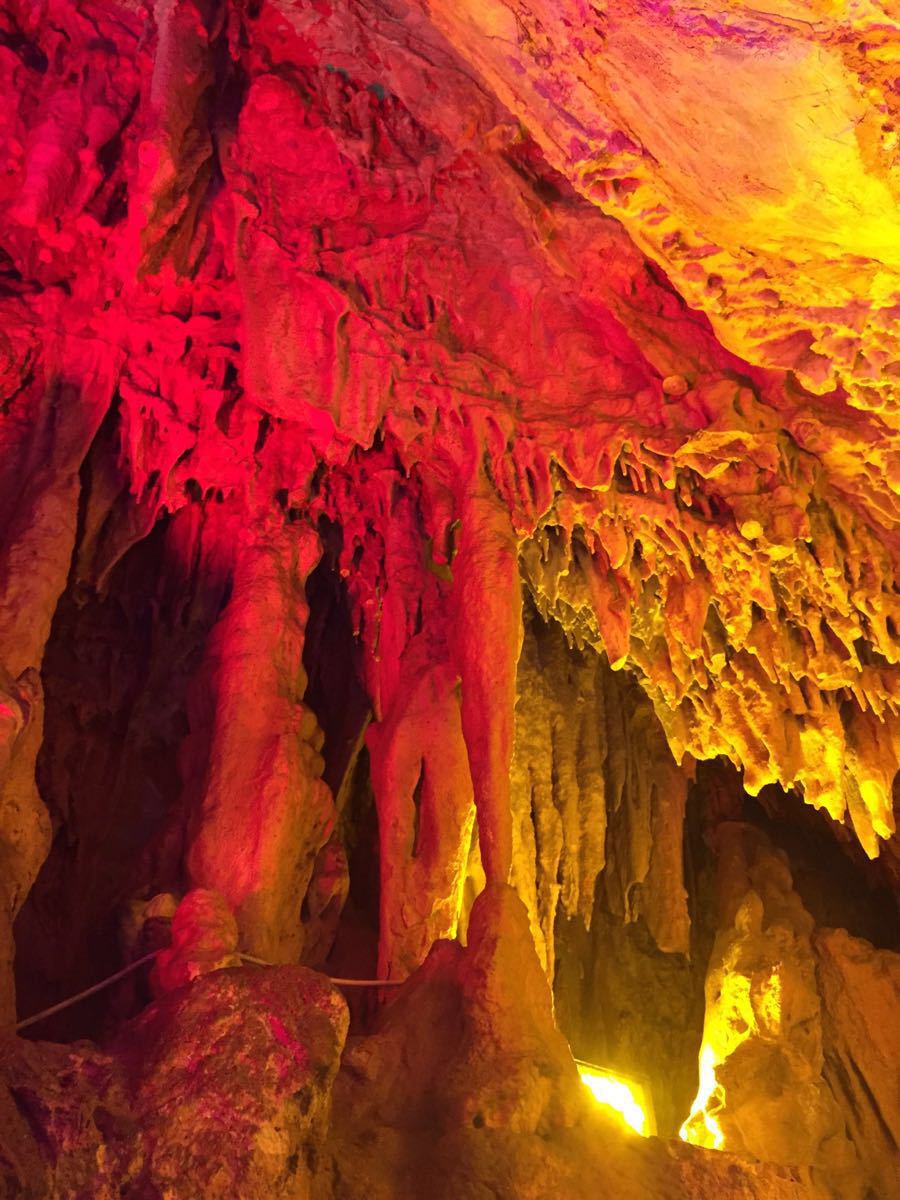  p data-id="gmwvkoggsl">月亮洞风景区始建于1998年,位于山阳县城