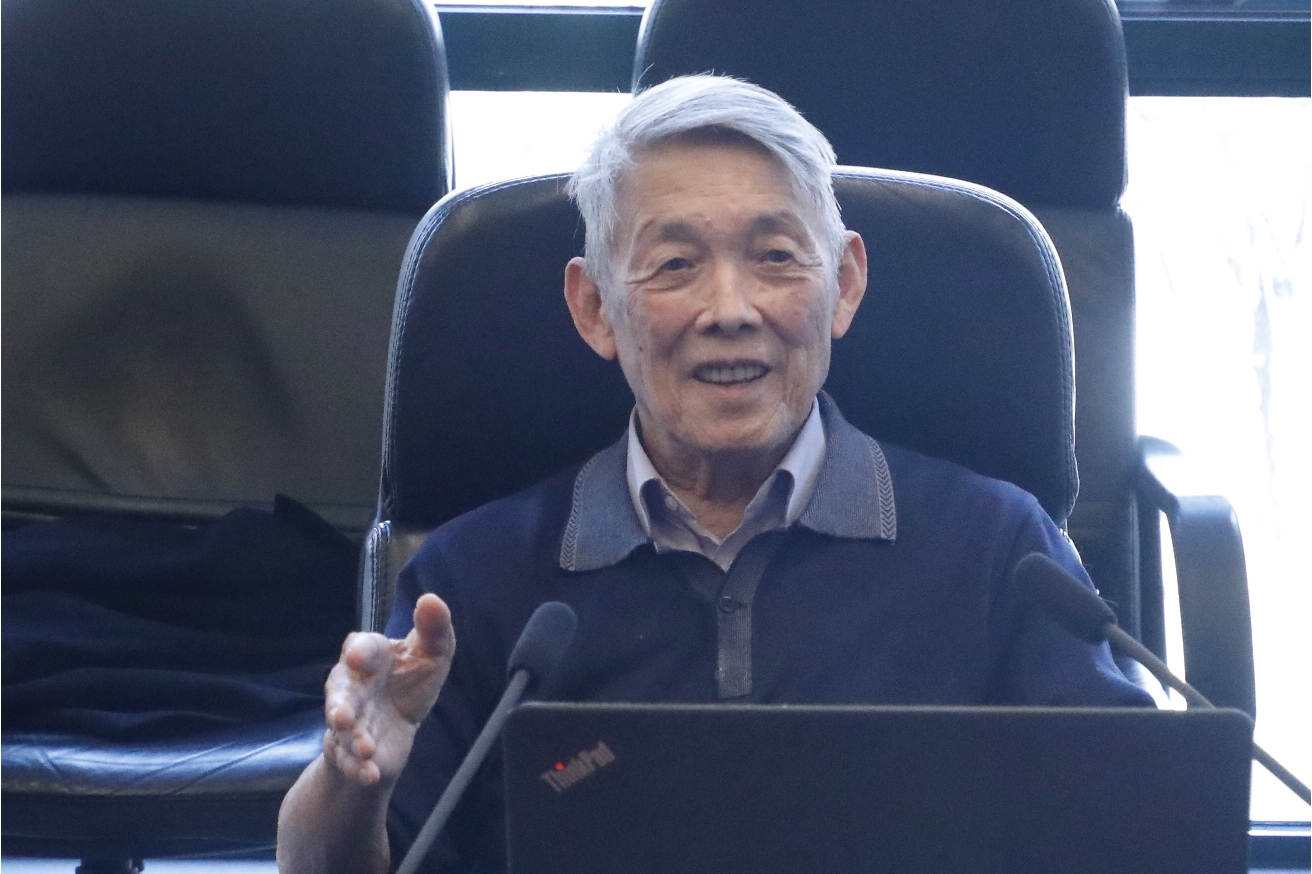 出生于上海,籍贯福建 a target="_blank" href="/item/浦城/2675677"