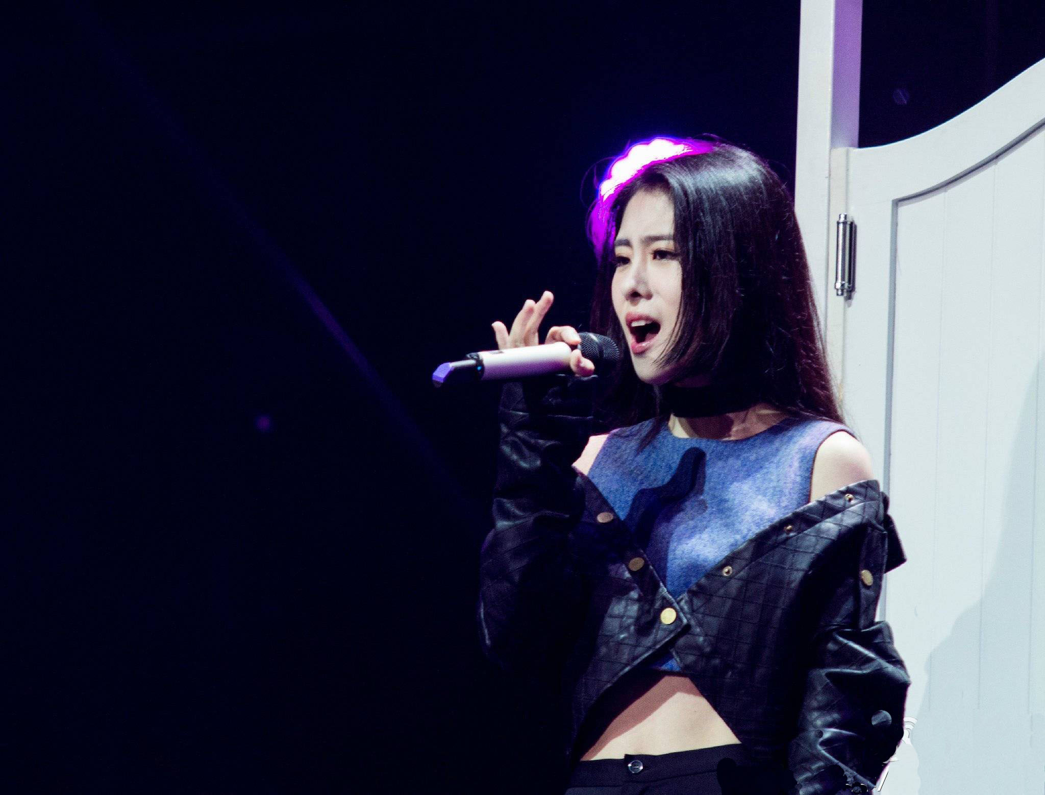  p>张碧晨(diamond),1989年9月10日出生于天津市,中国内地流行乐女