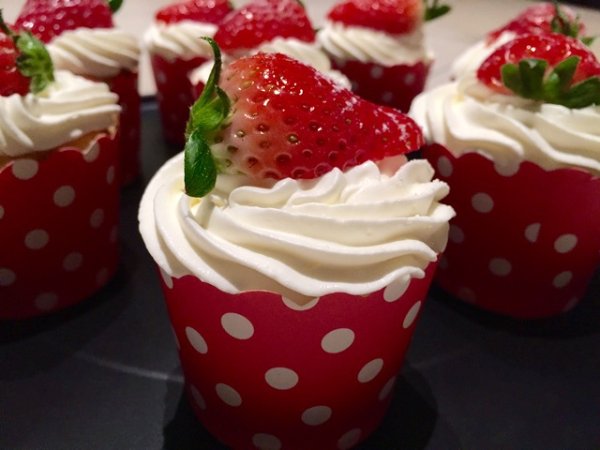 草莓纸杯虎蛋糕