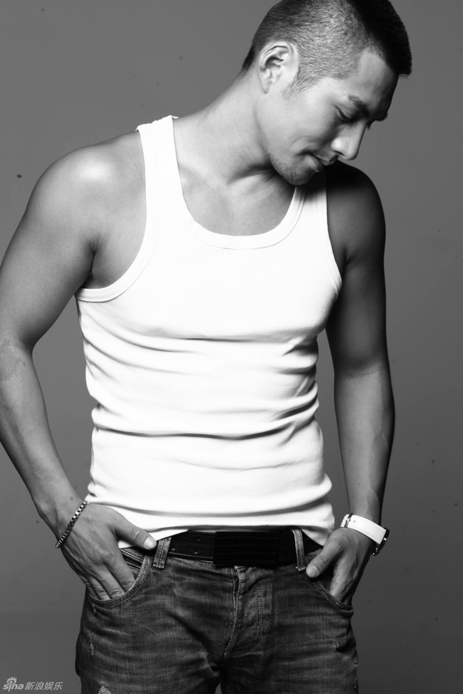  p>严宽(2014年正式改名 a>严屹宽 /a>),1979年1月24日出生于 a>上海 