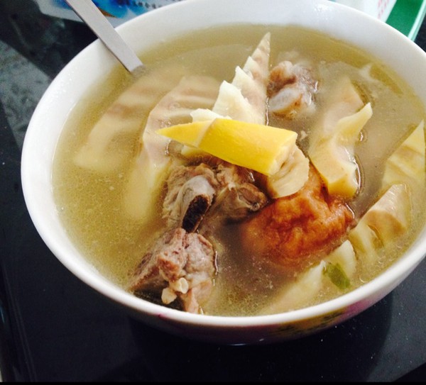 鲜笋鸡汤