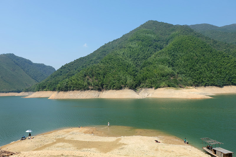 双江似龙,库址在双江口,故名双龙水库. /p>