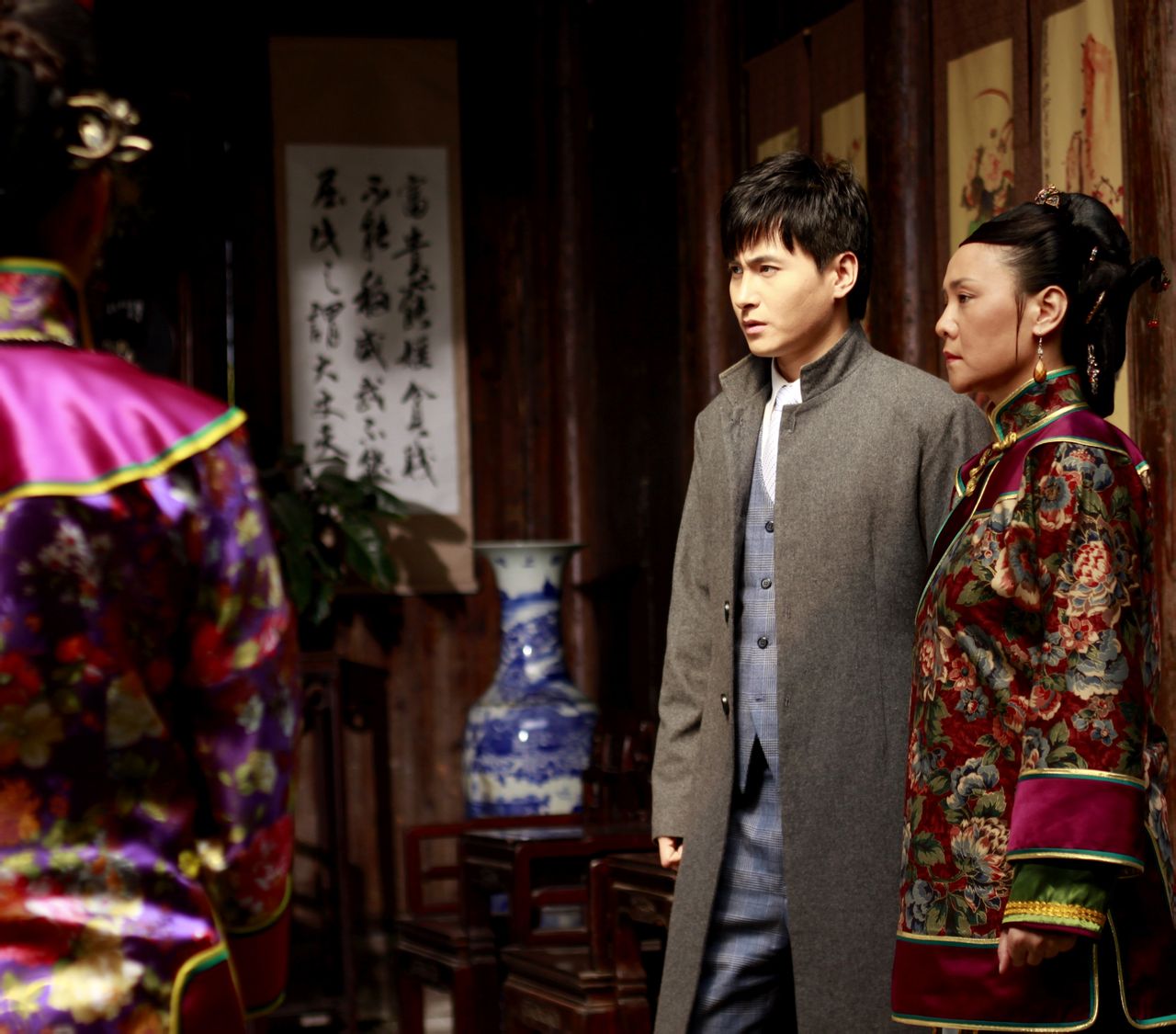 《深宅大院》是田少波执导,丁宇辰,陈真希领衔主演的数字电影