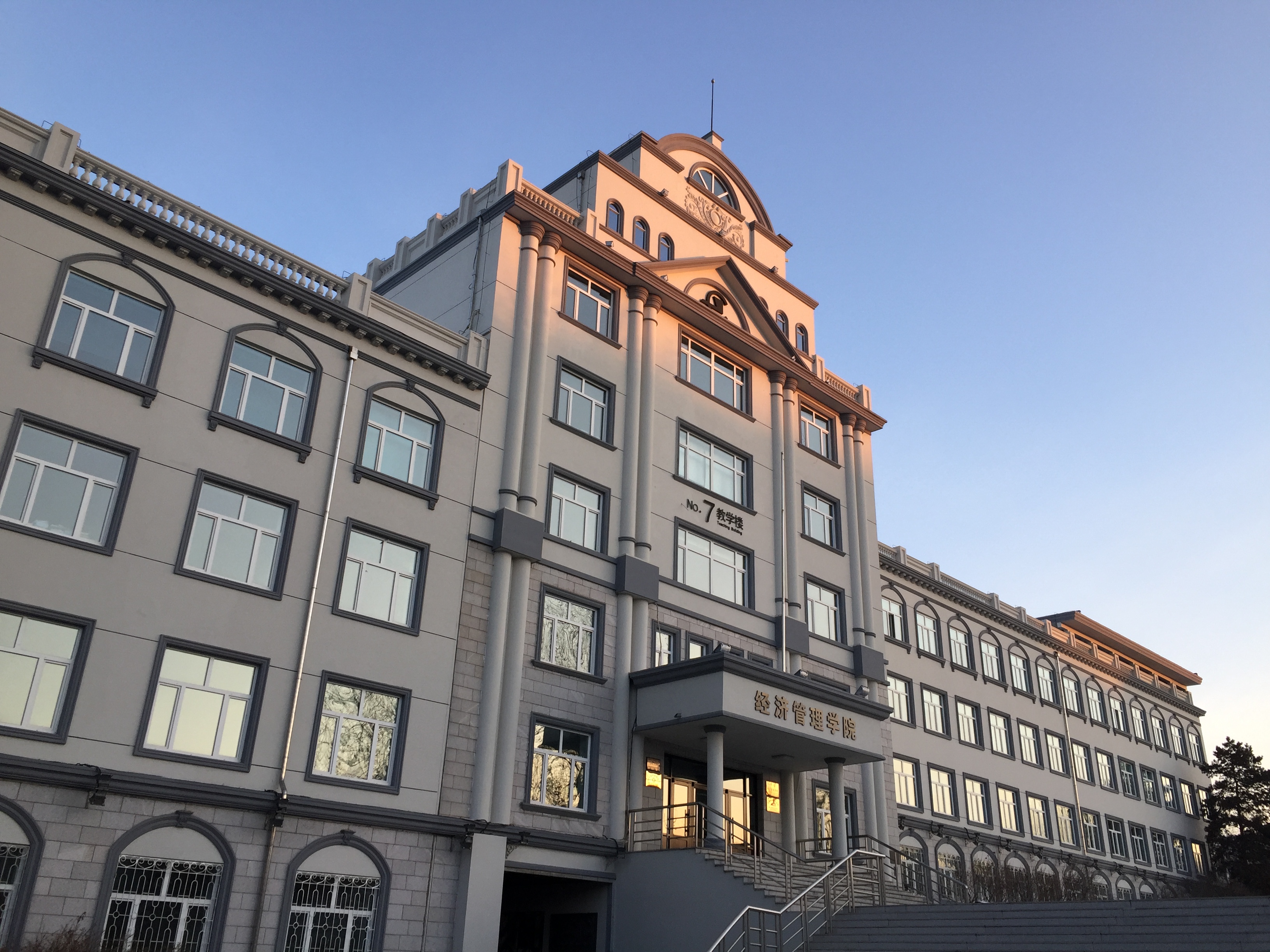 哈尔滨经济管理学院