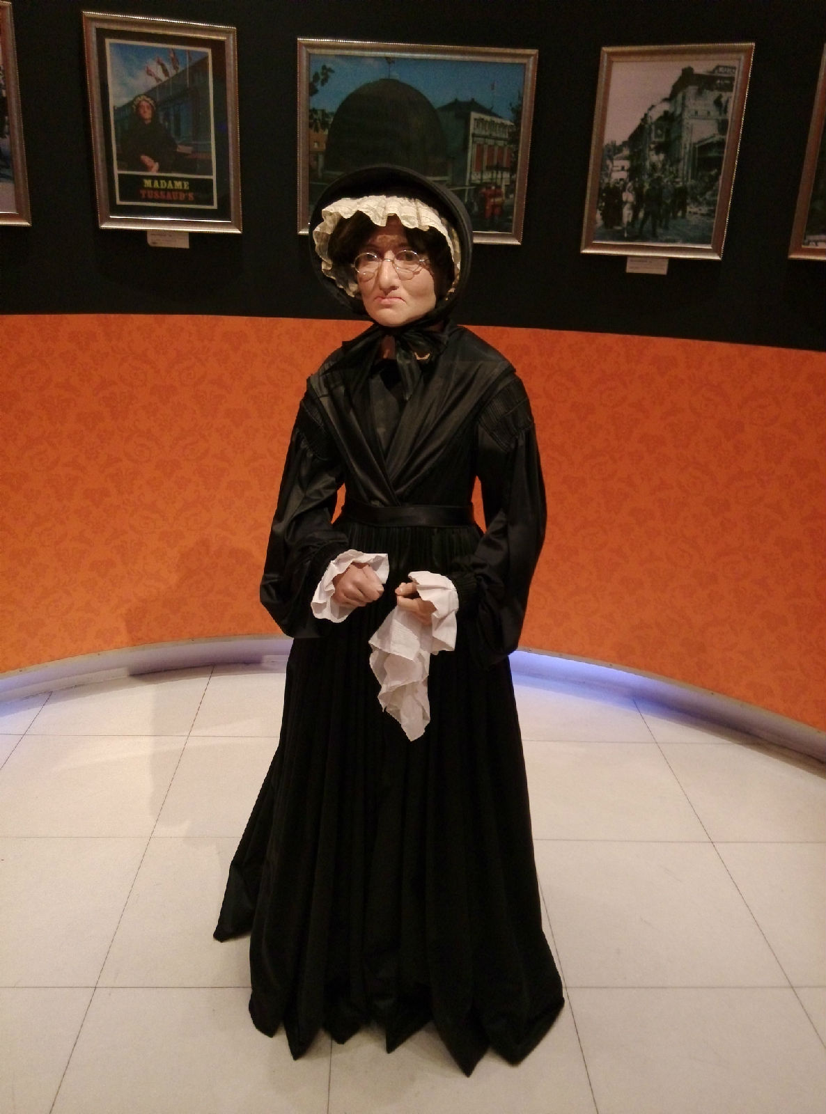  p>上海杜莎夫人蜡像馆是上海的一个景点.
