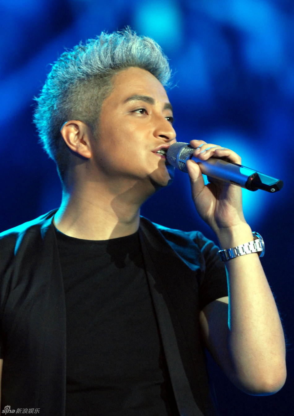  p>吉杰,1977年12月22日出生于四川省凉山彝族自治州,毕业于中央民族