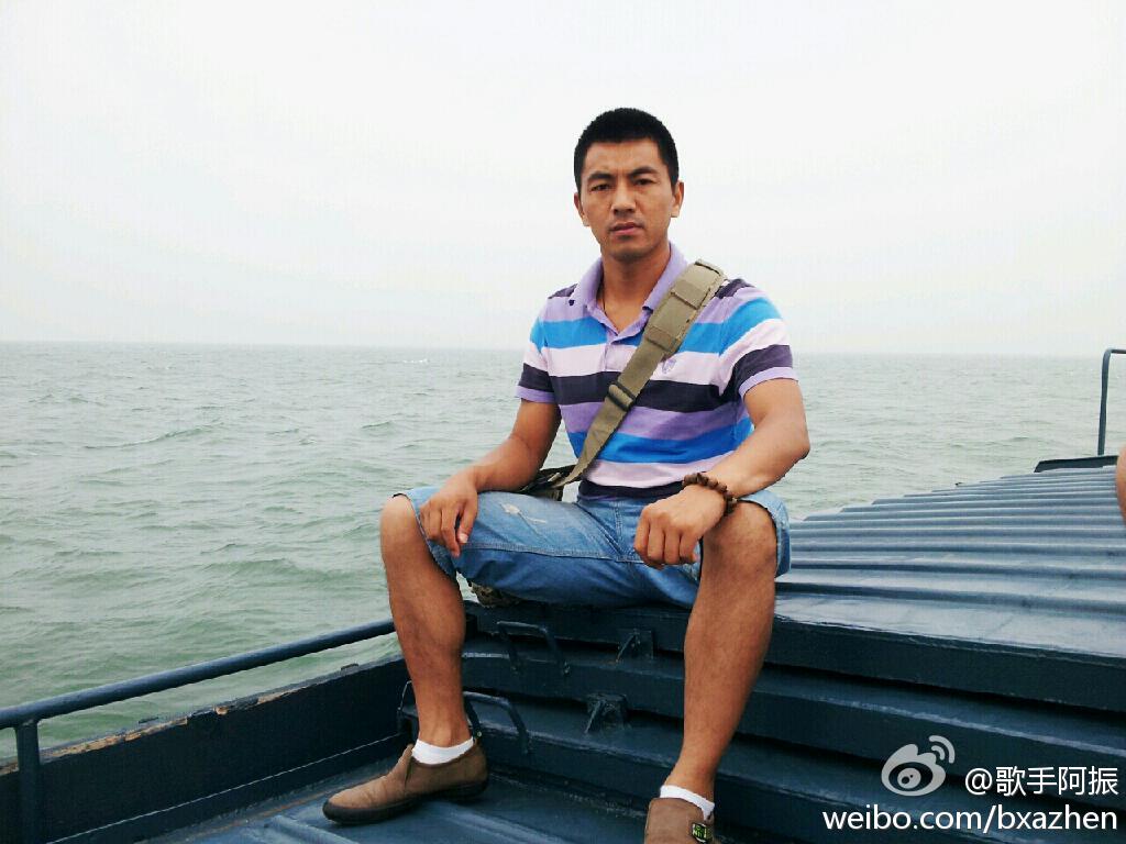  p data-id="gnfh04o024">《中国人中国魂》是阿振演唱的一首歌曲.