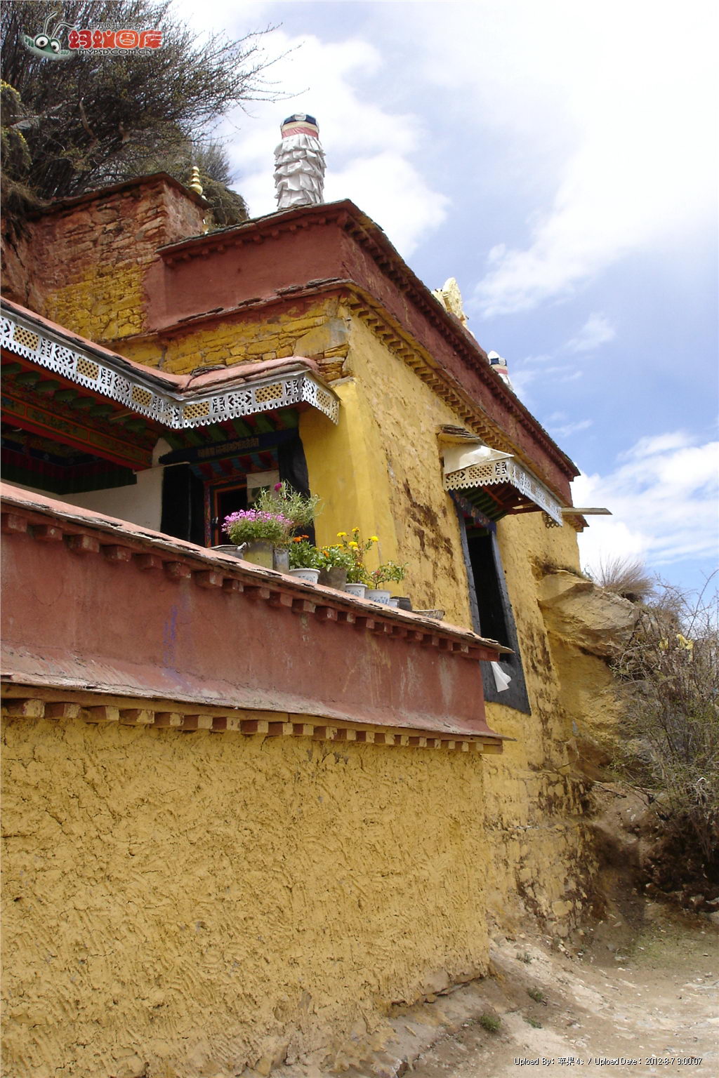 又名甘丹寺,全称甘丹朗杰林,直译为喜足尊胜洲,坐落在拉萨市区东面40