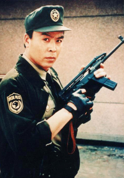 男人立正