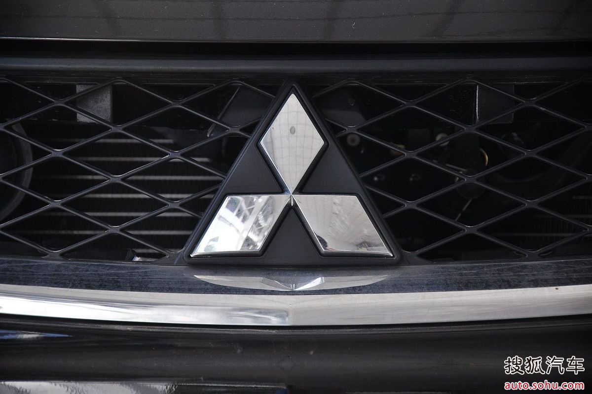  p>三菱蓝瑟是东南汽车推出的三菱车标轿车,属国产车,市场定位在 a