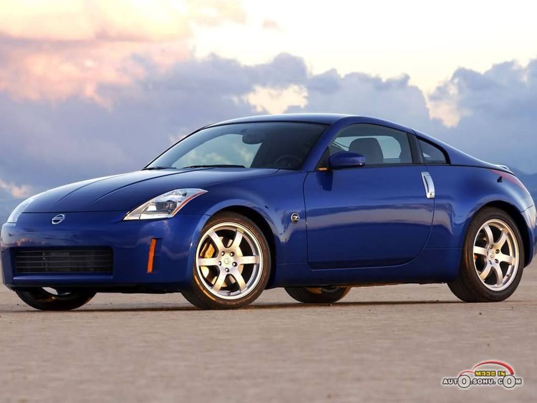  p>日产350z身为z-car系列的第五代,各项表现更为突出,在内外观设计或