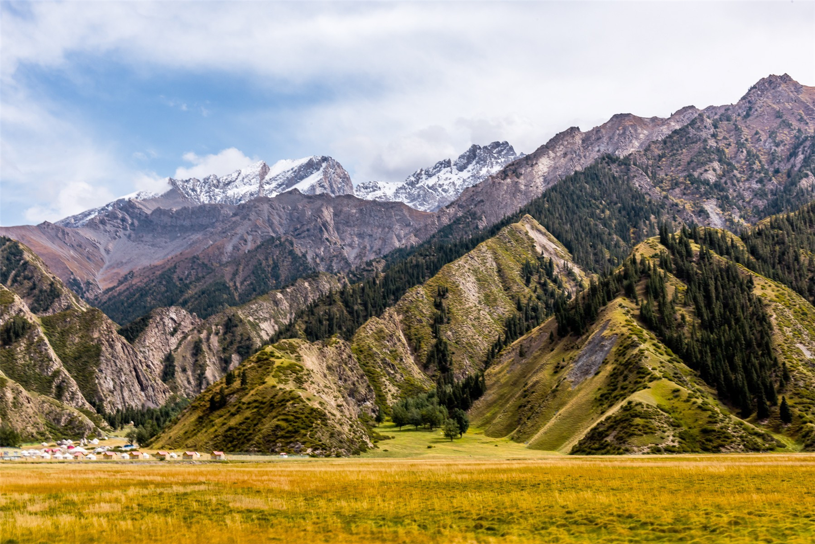 z">禾木草原位于 a target="_blank" href="/item/布尔津县/3934517"