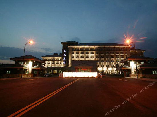 浙江西苑宾馆地理环境优越,紧邻杭州西溪国家湿地公园,毗邻西湖
