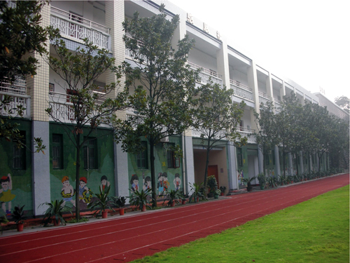 lemmaid="2094111">株洲市 /a>茨菇塘职工子弟小学在暑假期间筹建,于