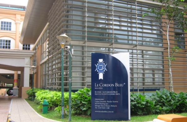  p>蓝带国际学院(le cordon bleu)是一所有着126年美食文化和传统的