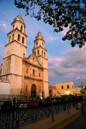 ="#" data-lemmaid="802500">尤卡坦半岛 /a>西岸港市,坎佩切州首府