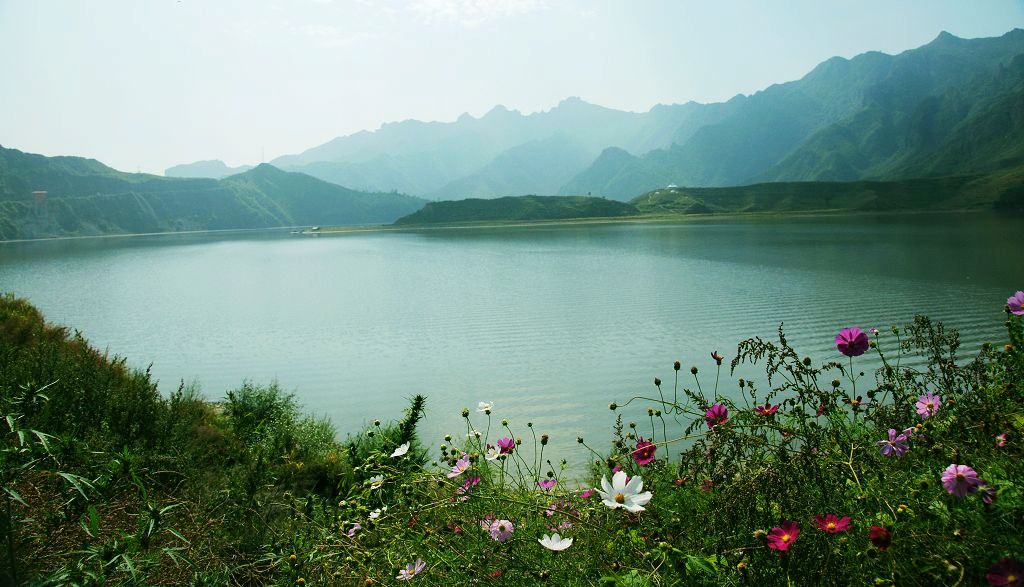  p>庙宫水库,位于河北省承德市围场县县城南 30千米处的伊逊河干流上