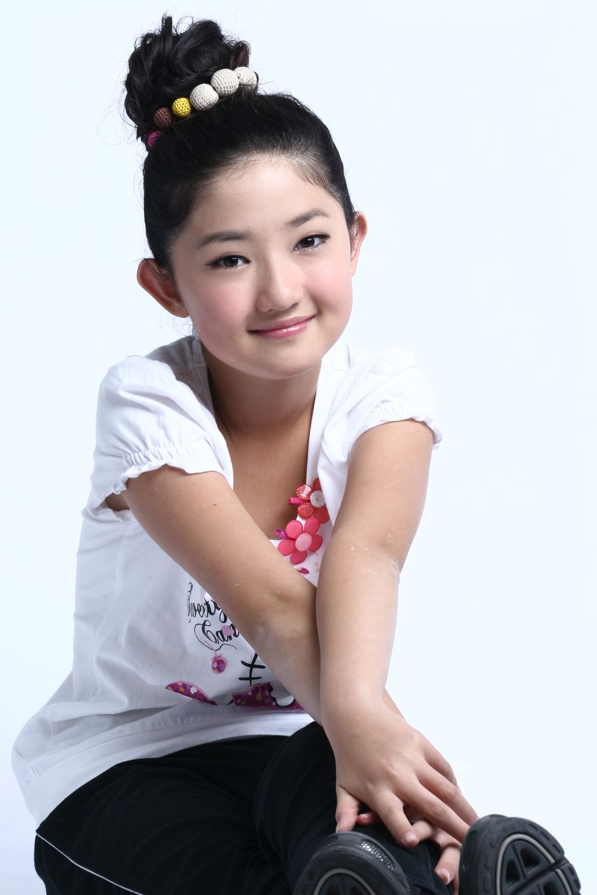 >方圆(fiona fang),1999年8月25日出生于北京市,中国内地流行乐女歌手