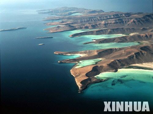  p>边缘海又称陆缘海,是位于大陆边缘,以半岛,岛屿或群岛与大洋分隔