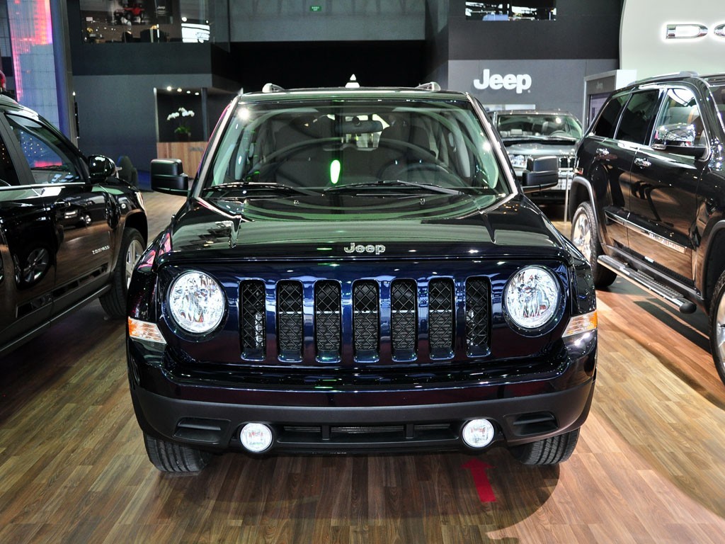  p>自由客指的是jeep品牌旗下一款偏重公路性能的城市型suv,同时也