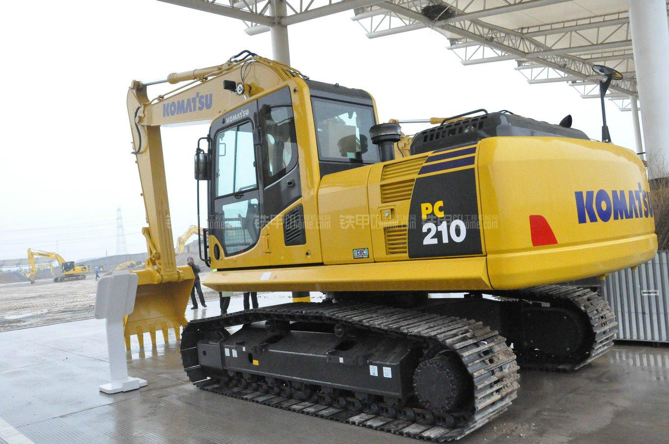  p>小松pc210-8m0挖掘机是一款产于日本小松集团的挖掘机,铲斗容量为