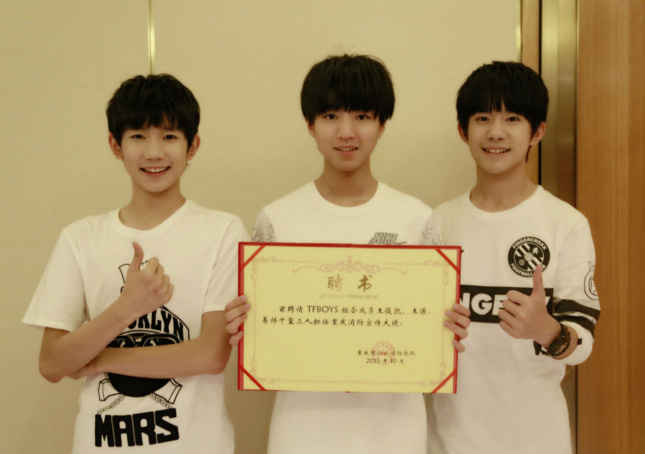  p>tfboys,中国内地男子演唱组合,由 a target="_blank" href="/item