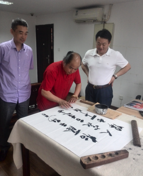 中国指笔书法家,山东省老年书法家协会会员,山东省菏泽市书法家协会