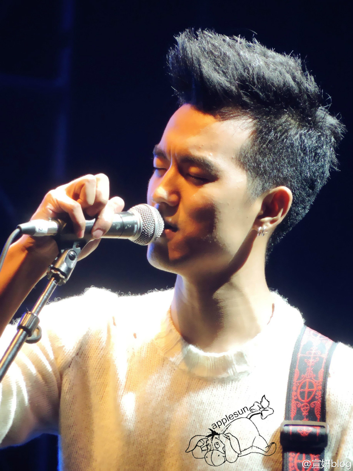 (tan),1993年1月10日出生于天津市,中国内地男歌手,魔力炭乐队主唱