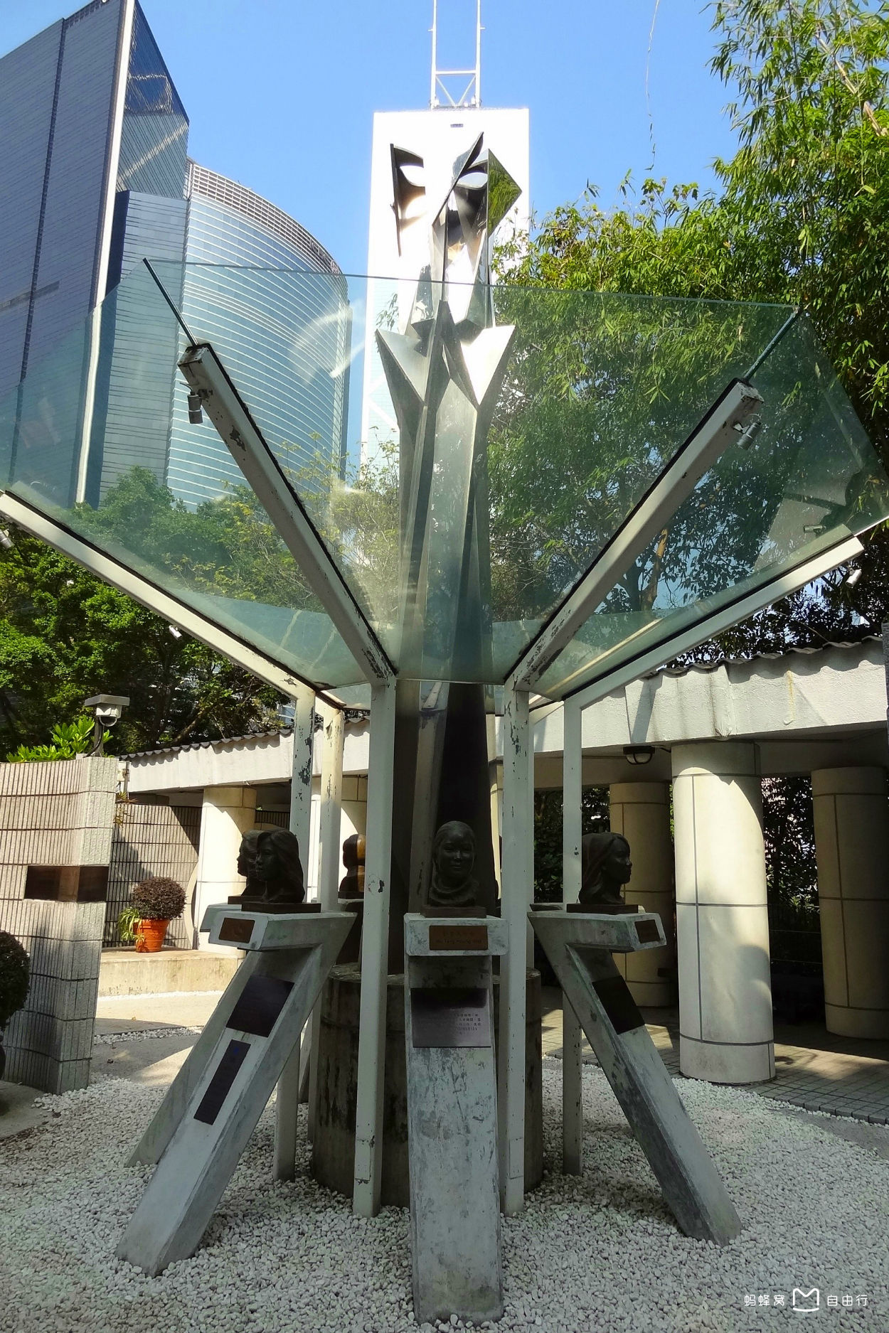 park)耗资3亿9千8百万元,位于中国香港中区红棉路,邻近金钟地铁站