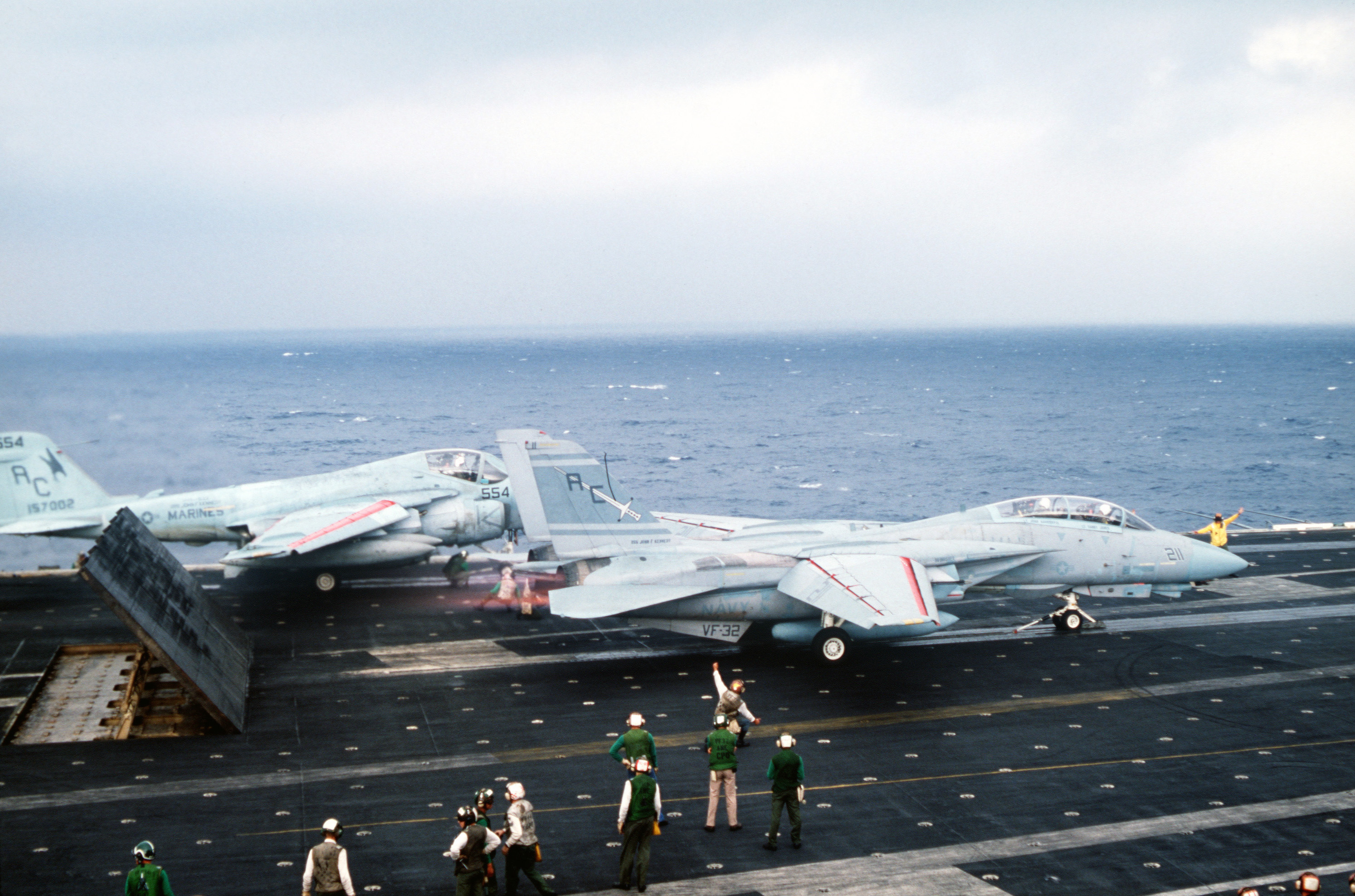 美国"小鹰"级航空母舰