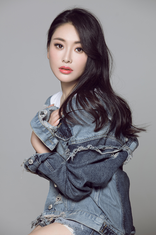  p data-id="gnbr94sgcv">张薇,青年歌唱演员,毕业于 a target="