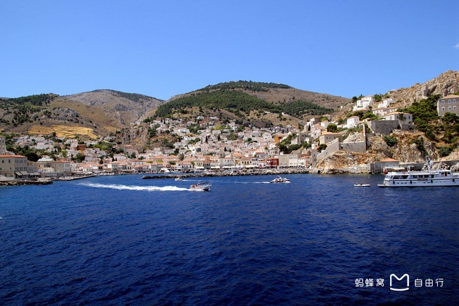  p>爱琴海是希腊半岛东部的一个蓝色系海洋,南抵克里特岛,属地中海的