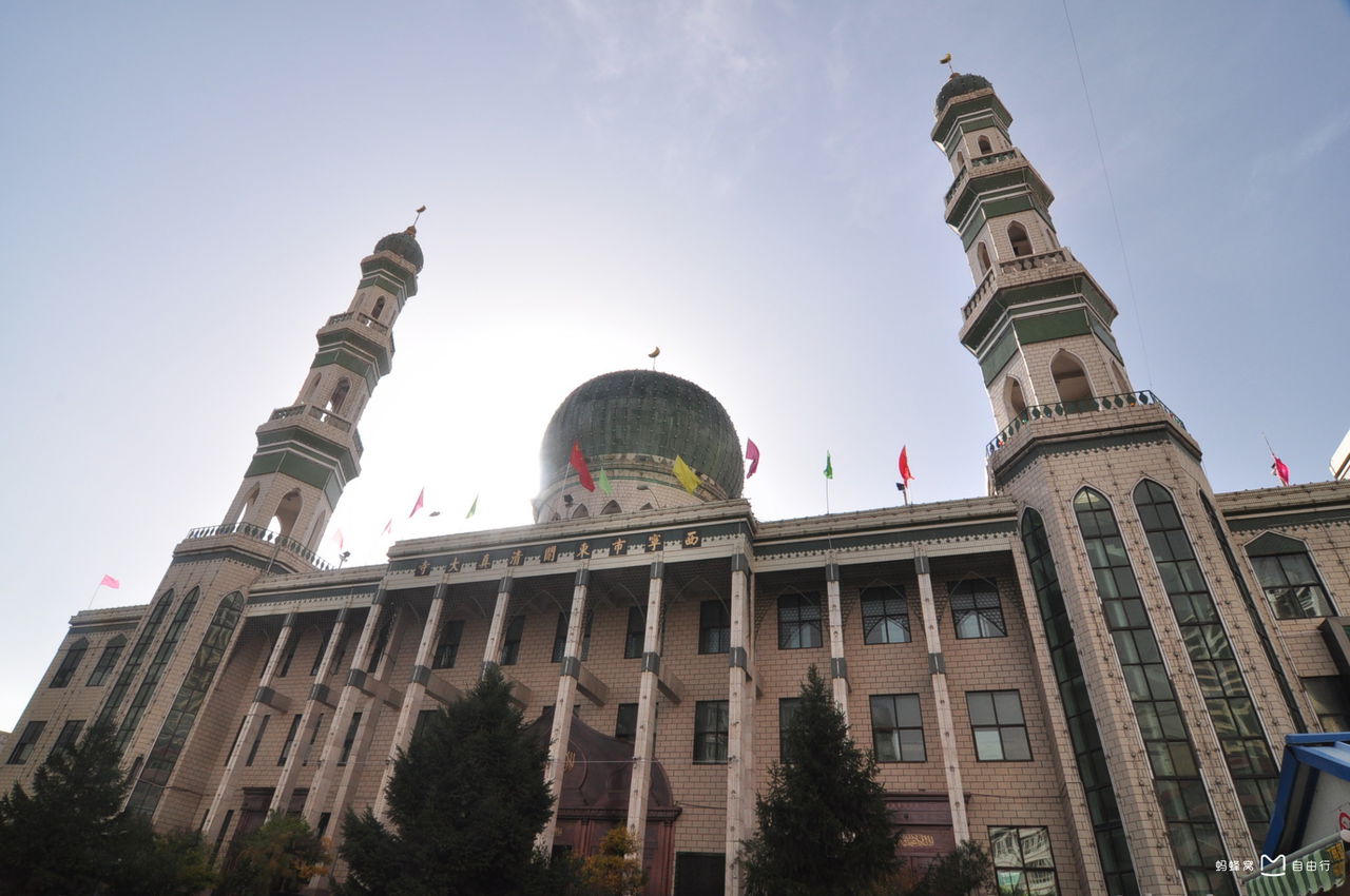  p data-id="gnvjtyak2l">东关清真大寺,是青海西宁古城著名的建筑