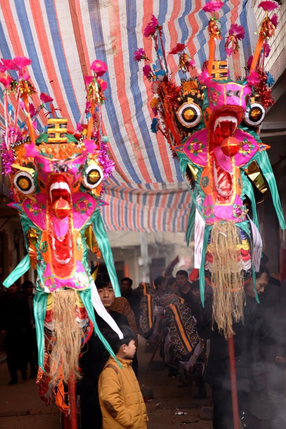  p>杨店龙灯,是一种湖北孝感地区龙舞文化.