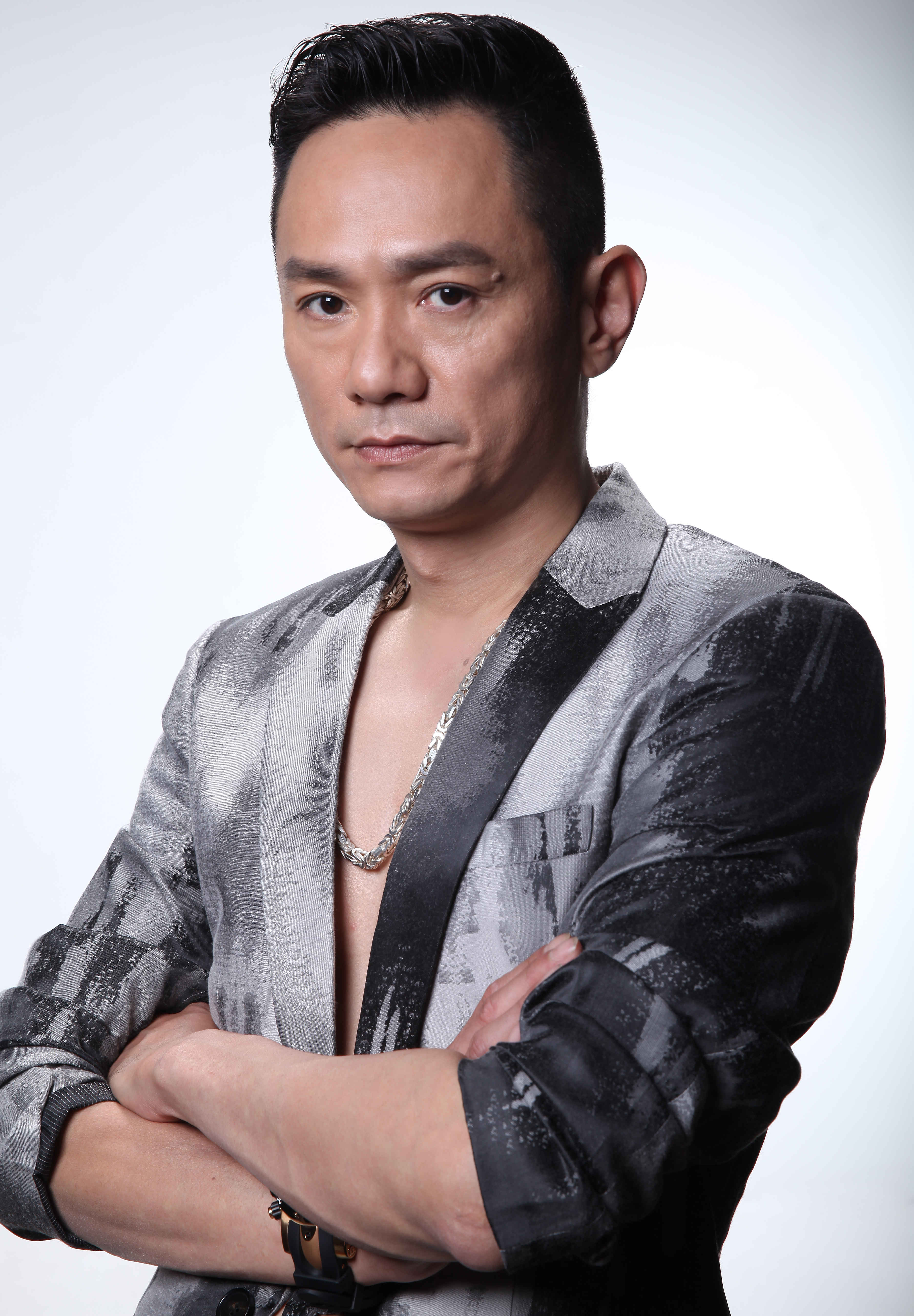  p>果靖霖 i>(原名果静林) /i>,1970年2月19日出生于北京市,中国内地