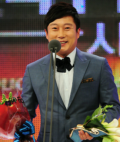  p>李寿根(         ,lee soo-keun),1975年2月10日出生于韩国京畿道