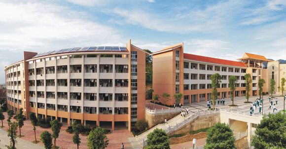  p>蕉岭中学是梅州市重点中学,广东省一级学校,由著名诗人,教育家