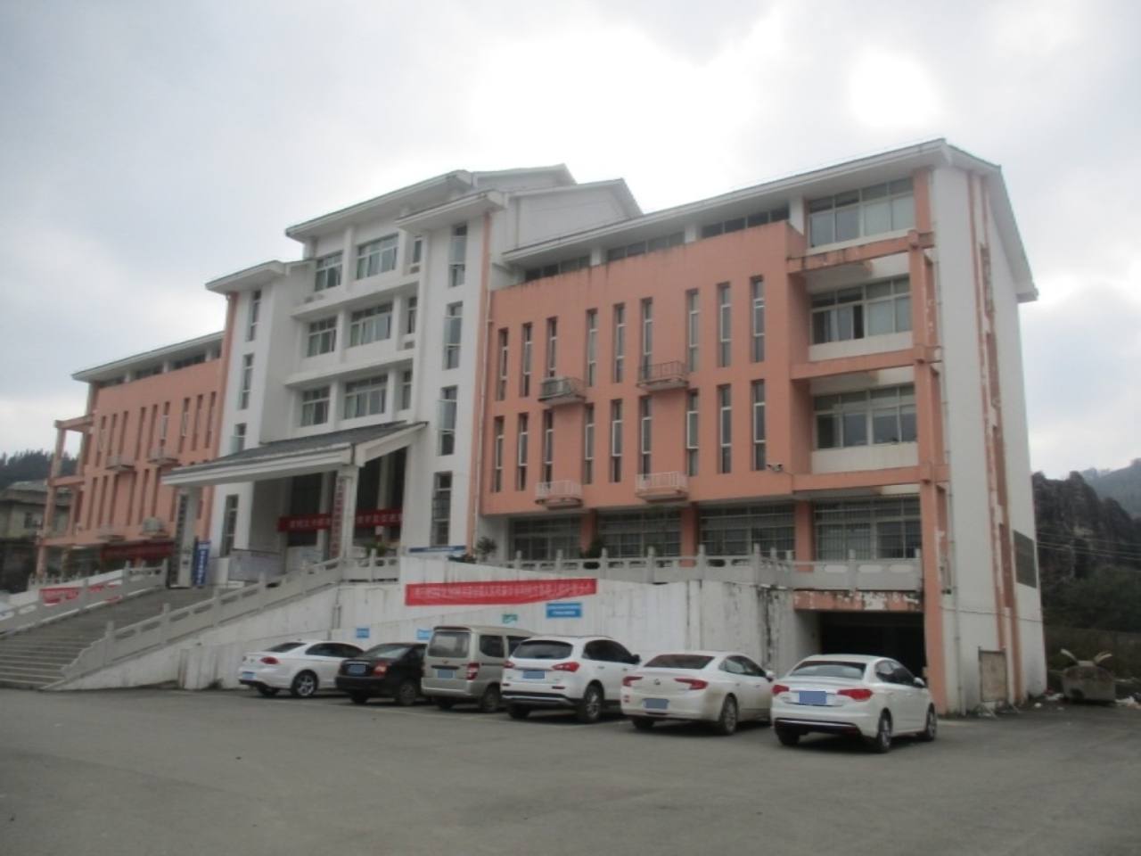 data-id="gnhdhfzrrm">白水镇,隶属于贵州省安顺市关岭布依族苗族县