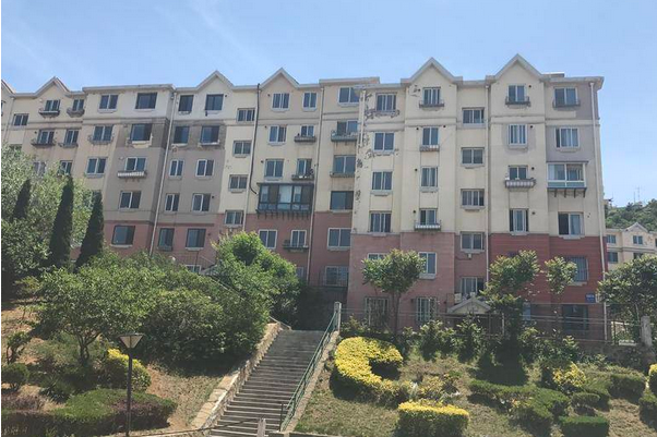 沙河口锦绣,由大连锦绣房地产开发有限公司建成,共计房屋1210户,小区