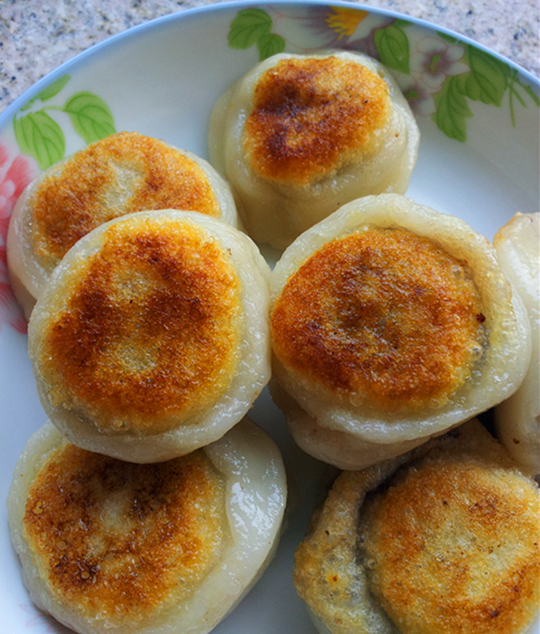  p data-id="gnwffib3cp">粘火勺是东北地方特色食品,又称粘火烧,粘 a
