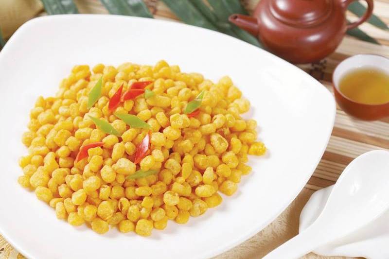  p>蛋黄中含有大量 a href="#" data-lemmaid="3638443">卵磷脂 /a>