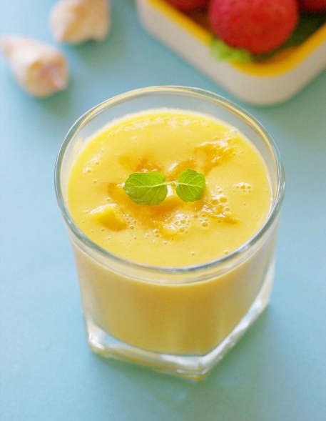  p>木瓜芒果奶昔是以木瓜,芒果,牛奶为食材制成的一道 a target="