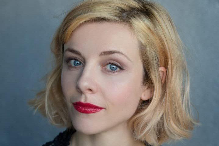  p>索菲娅·迪·马蒂诺(sophia di martino),1983年11月15日出生于