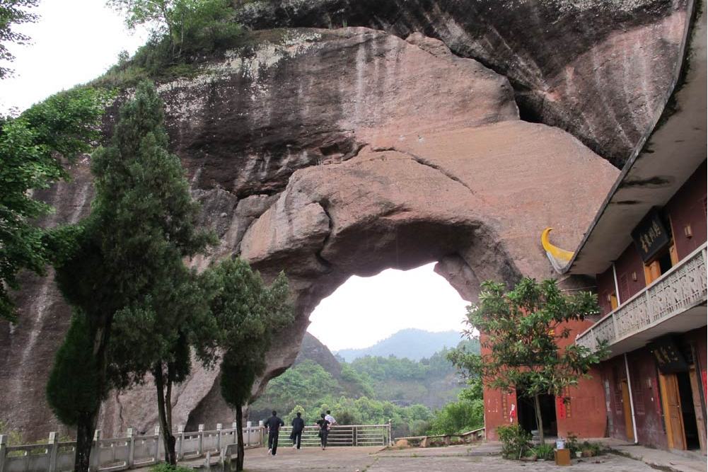  p>太极岩景区坐落在华南虎之乡——江西省宜黄县 a target="_blank"