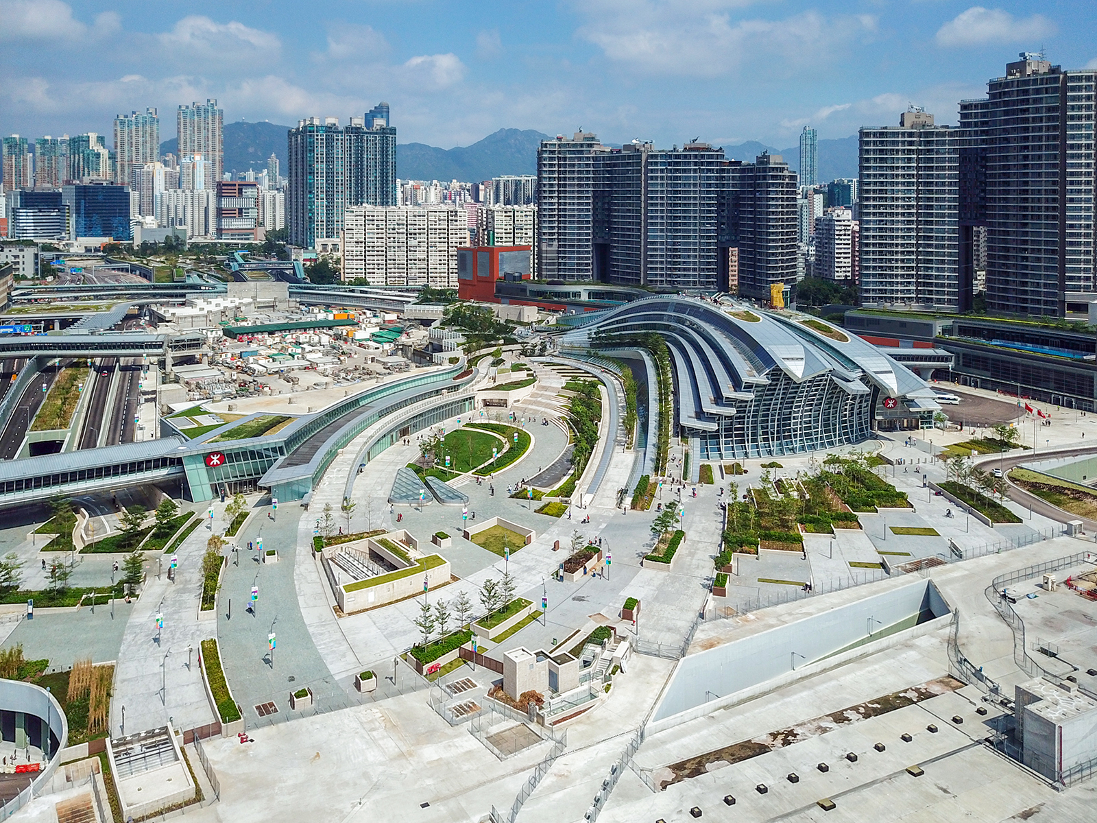  p>香港西九龙站(hong kong west kowloon railway station)位于中国