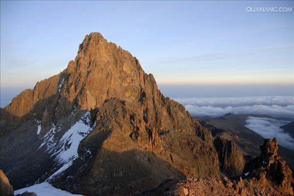  p>肯尼亚山国家公园和自然森林位于肯尼亚东部,距离首都内罗毕东北