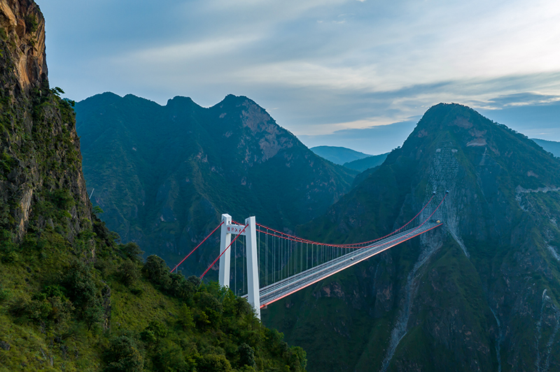 data-id="gnwuzwi0yt">绿汁江特大桥是云南境内的一座桥,是玉楚高速