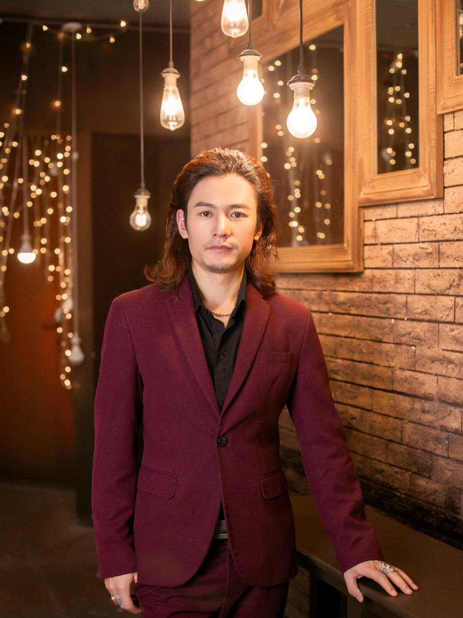  p>赵苏力德,男,蒙古族歌手 sup data-ctrid="d57i4ag">1 /sup>.