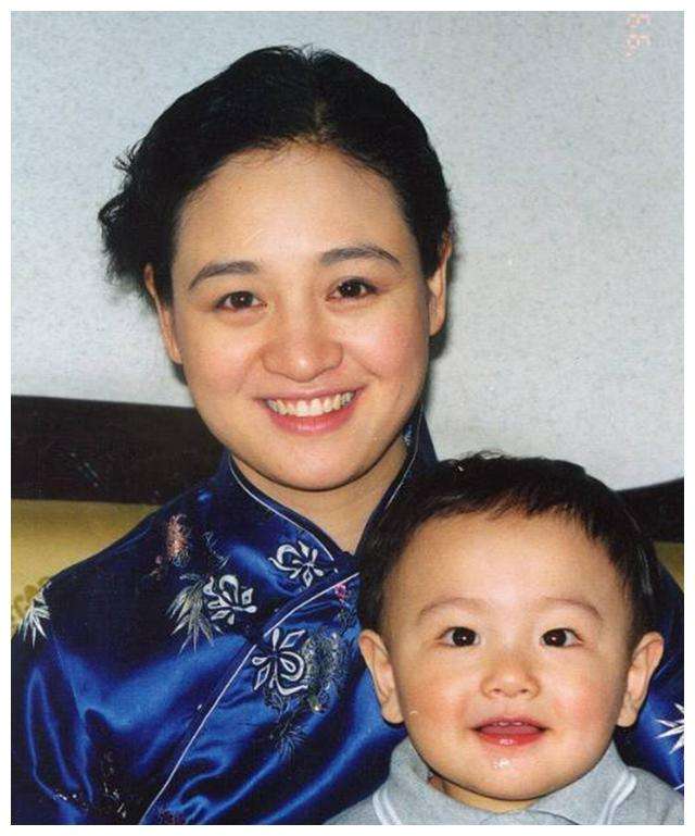 国家一级演员伍宇娟，艳压同班巩俐，婚姻失败儿子9岁才喊她妈妈_百科TA说
